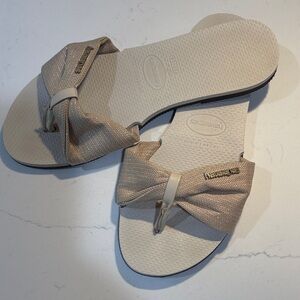 Havaianas Women's Light Beige Bow Sandals
